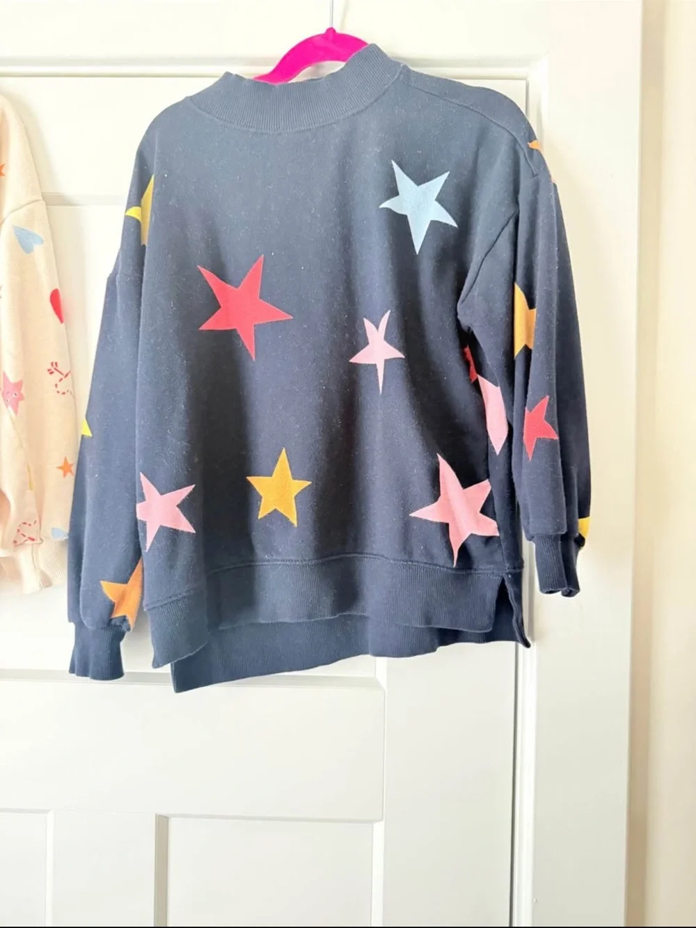 Old Navy size s 6/7 Kids Star & Heart Print Sweatshirt - Cream and Navy